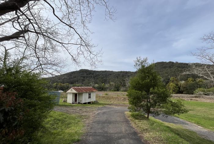 Image of house on landscape in Narara