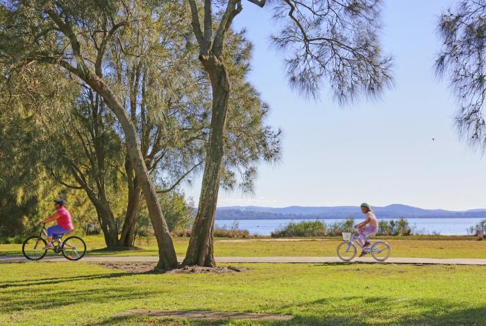 Photo of cyclists around Tuggerah Lake